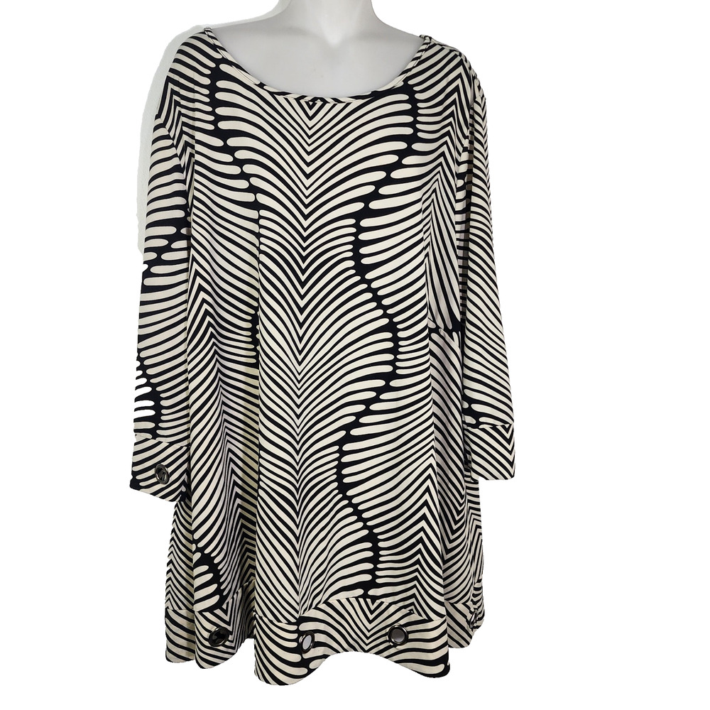 Zim & Zoe Tunic Top Women Size 26/28 Black Tan Geometric Grommets Stretch Animal